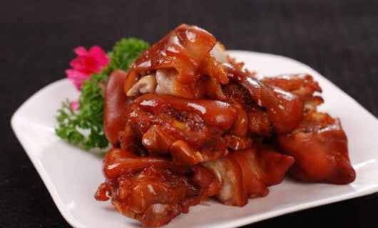 开个卤菜店大概多少钱？