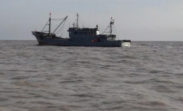 江苏盐城一渔船翻沉是否有人员伤亡？