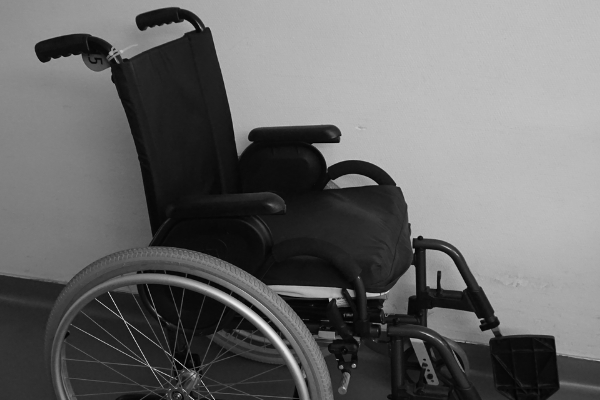 大学生发明了老人起行无忧椅，椅子的制作运用了哪些知识？