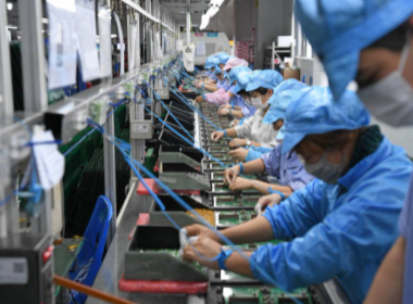 富士康年底淡季罕见大招工，奖金1万元，真能吸引来打工者吗？