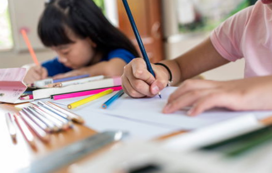 长沙一小学推行周四无书面作业，学生们对此事什么反应？