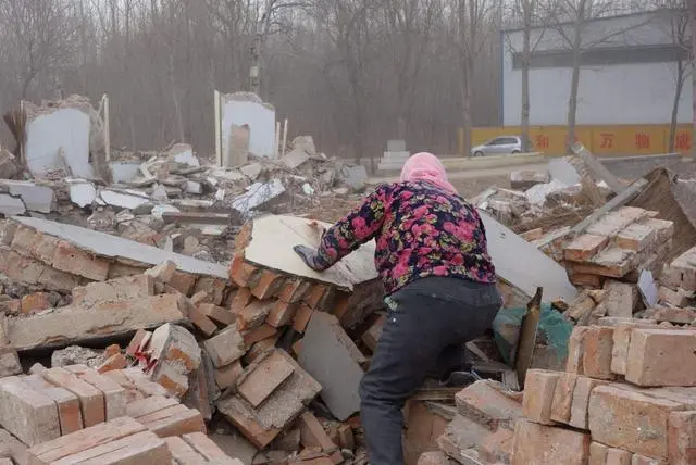 明星村大拆大建一两年浪费近700万，这个明星村中背后到底隐藏着什么？