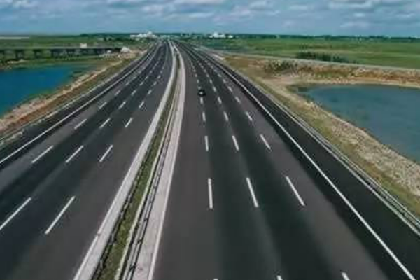 明天夜里9.30号不到12点上高速，等过了12点在出还需要收费吗，亲爱网友帮忙解答一下？