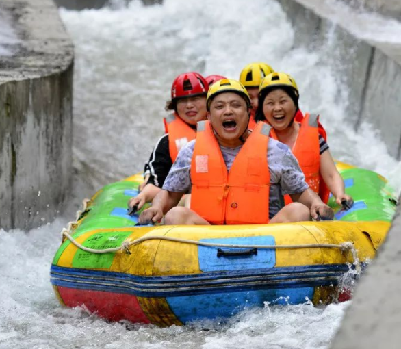 河南一景区爆满游客因插队打架，如何避免这种情况的发生？