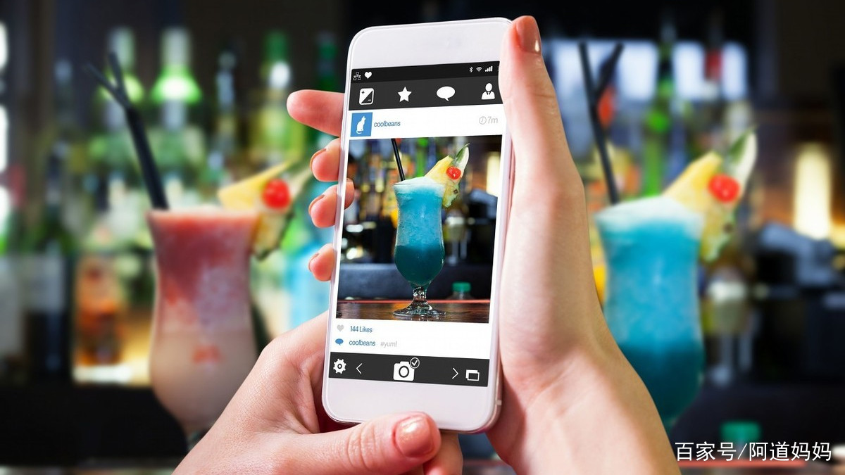 孩子碰到不认识的字喜欢用手机查,对他们有没有影响?