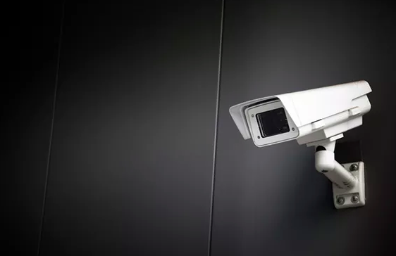 儿子报警称被父亲用摄像头监控是怎么回事？