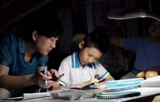 长沙一小学推行周四无书面作业，学生们对此事什么反应？