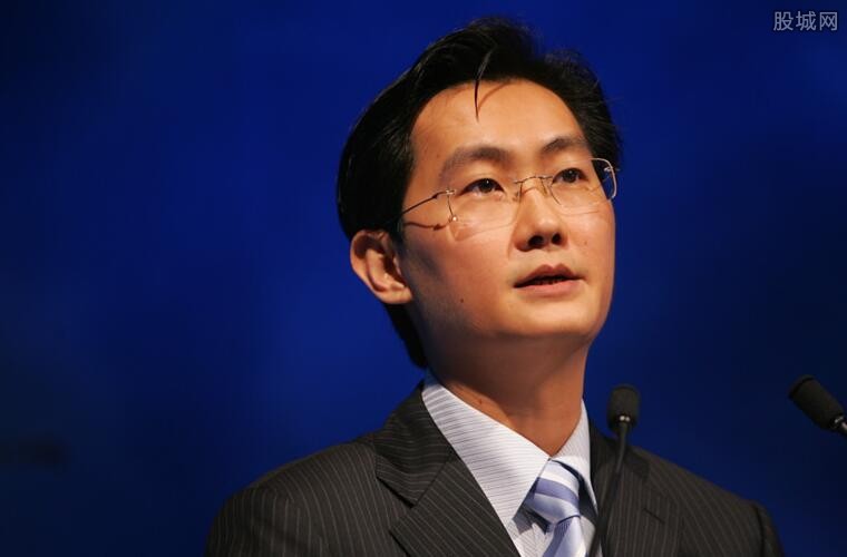 马化腾每天能挣多少钱？