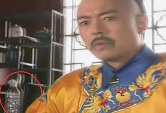 老版《还珠格格》中有哪些让人尴尬的穿帮镜头？