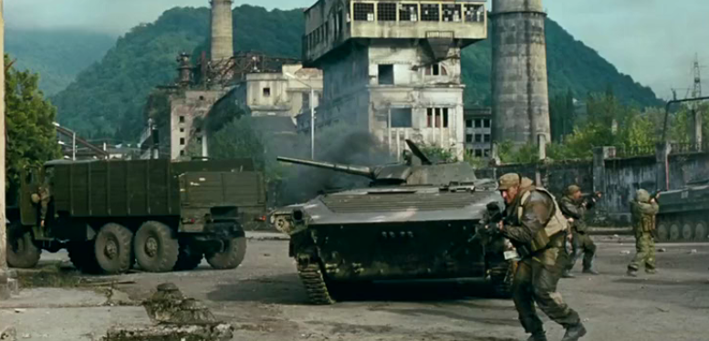 电影 八月八日 是真实的战争么？ 电影里就这么屠杀平民？ 这不跟鬼子一样