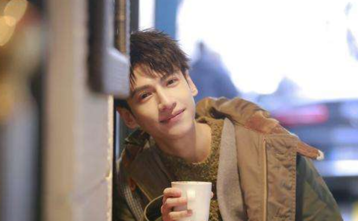 罗云熙发文谴责跟车跟拍者，背后的主要原因是什么？