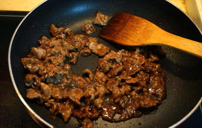 炒牛肉怎样才能像饭店里那样嫩而且有弹性