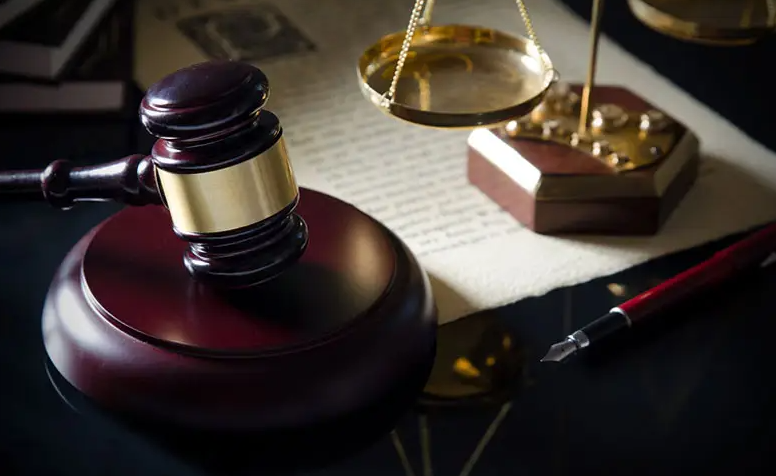 一女子带醉酒闺蜜回家，让男友照顾闺蜜休息，后来发生了什么？