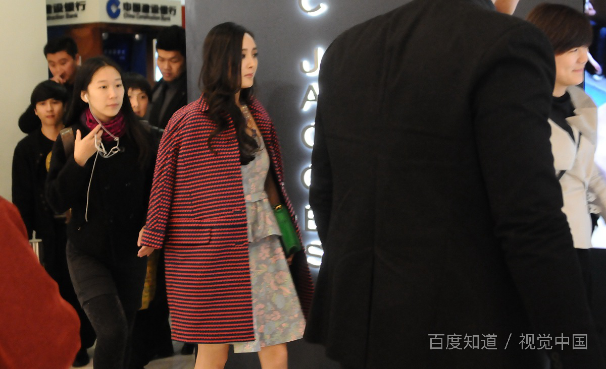 我想在深圳拍婚纱照一套下来要多少钱，我们的预算不是很多~~~