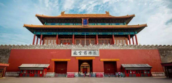 故宫博物院阅读答案文章本文是按_顺序来介绍故宫博物院的。