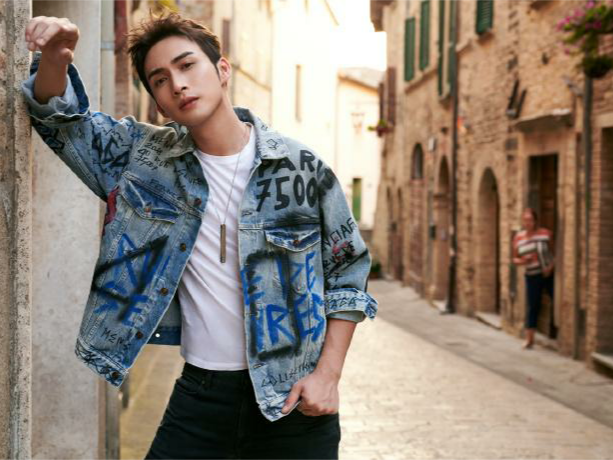 张彬彬机场被安保架着走，这是发生了什么？