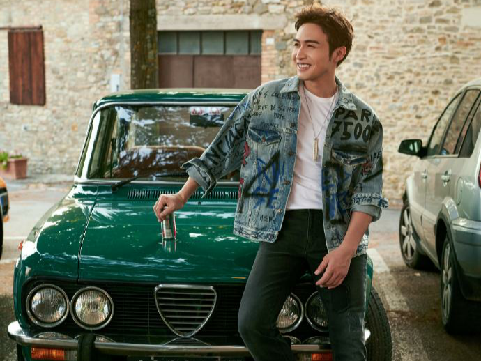 张彬彬机场被安保架着走，这是发生了什么？