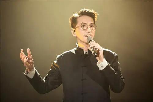 网曝林志炫要退出《披荆斩棘的哥哥》，节目中他的表现好吗？