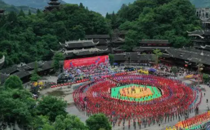 花山节是苗族人民的重大的苗族传统节日，那么花山节的来历是什么呢？