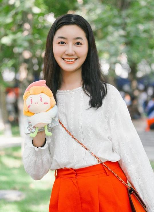 步步高女孩高考成绩出来了,考上了中传播音,真学霸,你怎么看?