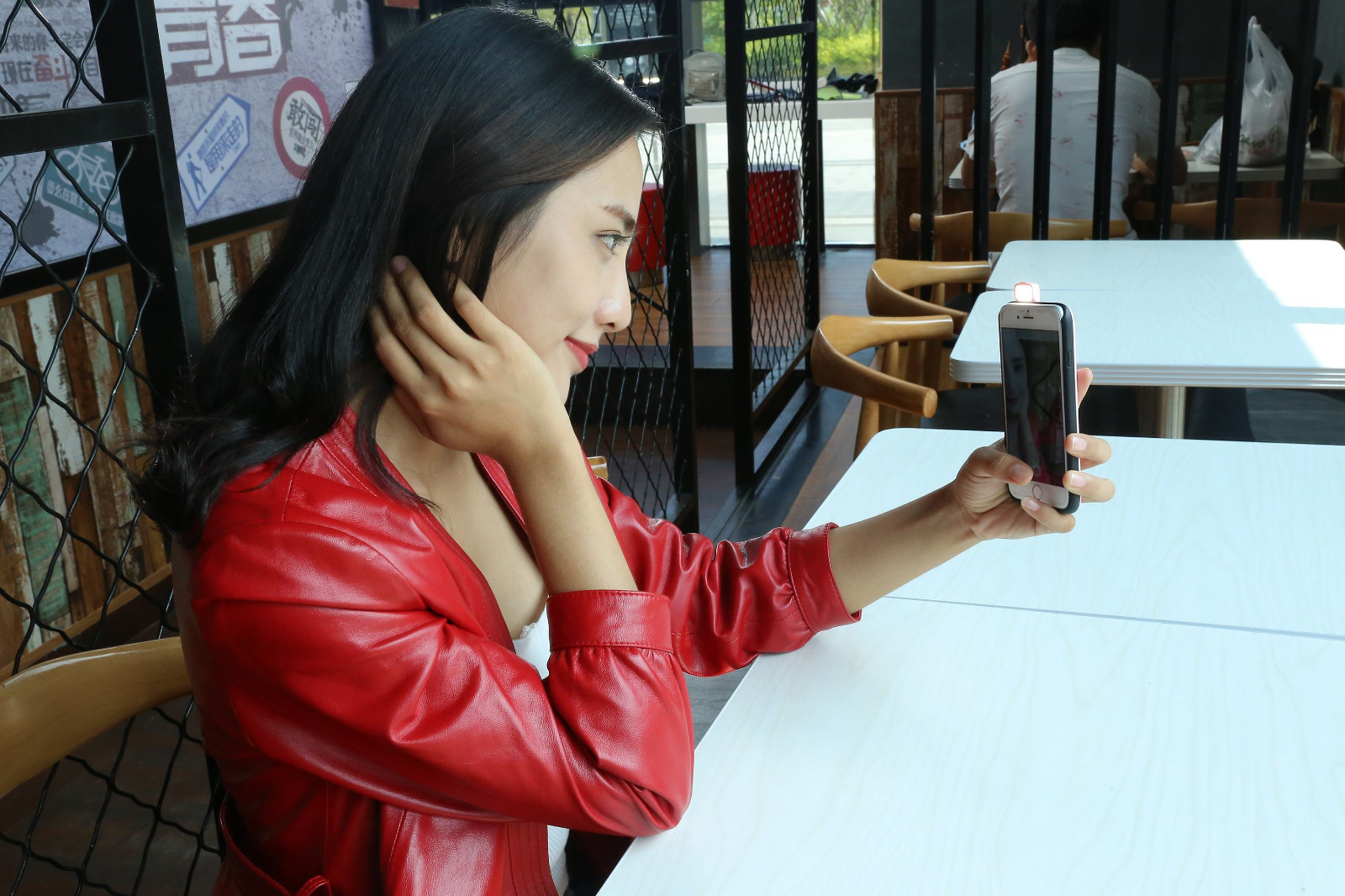 怎样去除眼睛下方皱纹