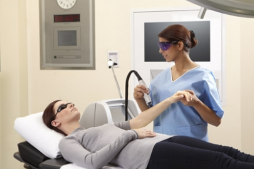 激光去疤痕大概多少钱