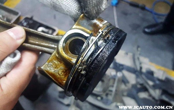 奥迪Q5烧机油的表现及原因,Q5烧机油解决方法?