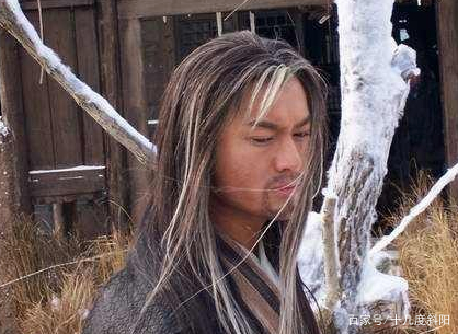 《倚天屠龙记》当中的“昆仑三圣”何足道武功是什么样的水平？