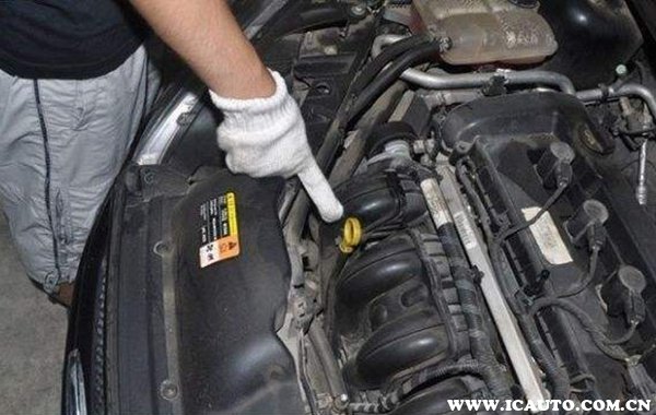 奥迪Q5烧机油的表现及原因,Q5烧机油解决方法?