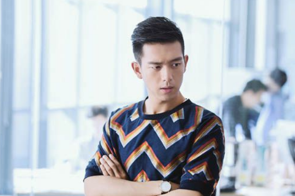 李现被鱼亲吻，如此独特的2000万粉丝福利，是怎么做到的？