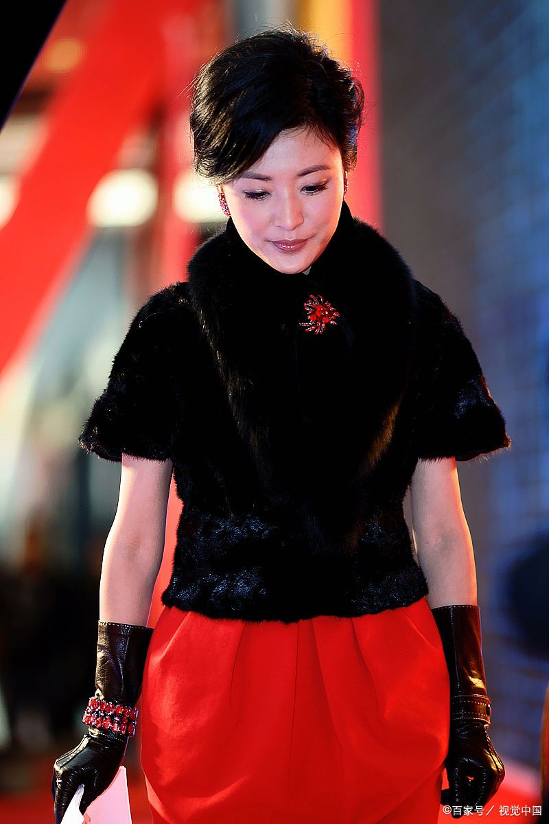 周涛一秒上班杨澜一秒下班一事,体现出了什么?