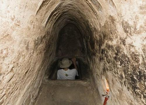 河南老人挖通屋内宋代古地道,老人是如何做到的?