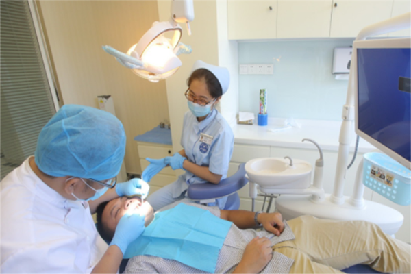 牙齿矫正有年龄限制吗?