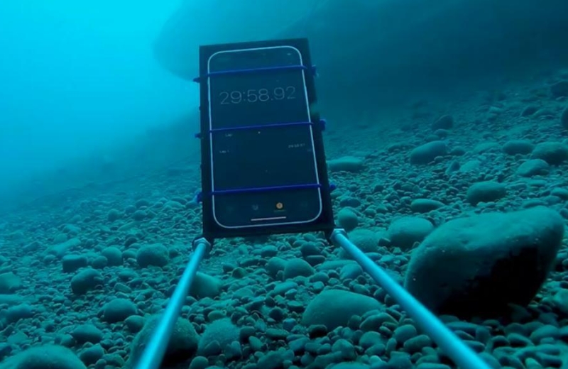 西湖景区惊现男子手机掉西湖40分钟,为何围观群众比当事人更激动?