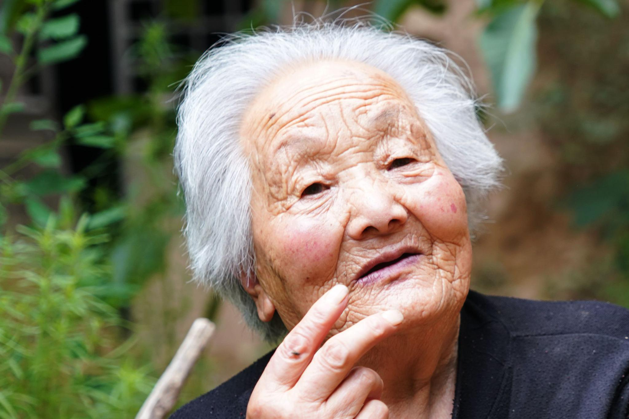 关于残疾老奶奶装马腿一事，官方是如何回应的？