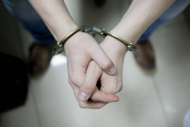 朱贤健被抓时表情淡定没有反抗,你如何看待他的这一反应?