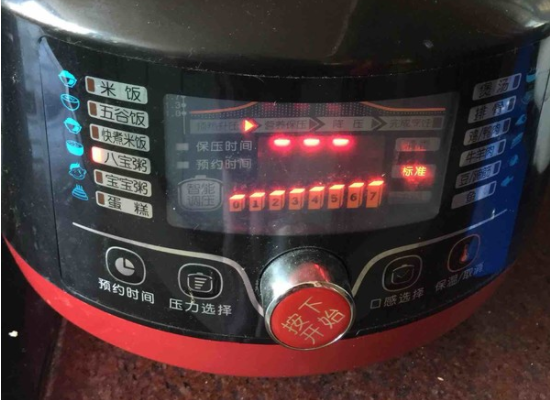 腊八粥的八种材料。