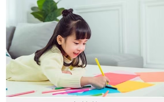 女儿称培训机构老师说自己丑,老师否认,事件的来龙去脉有何详情?