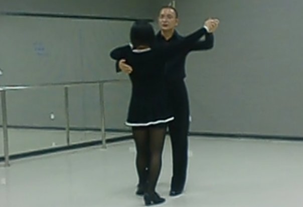 如何跳好交谊舞慢三步,跳交谊舞慢三的技巧