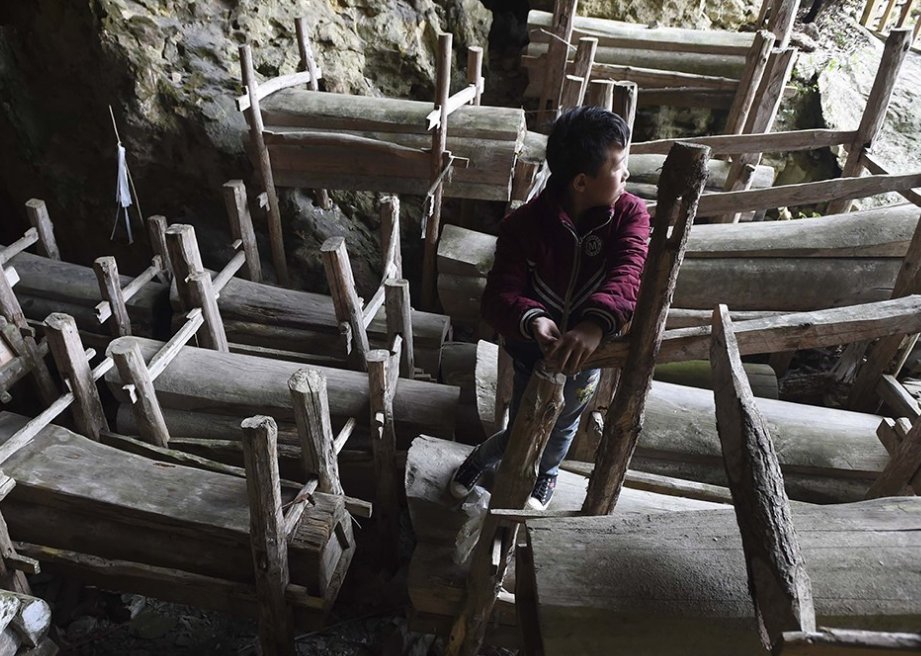 初二学生所守的棺材洞是什么?