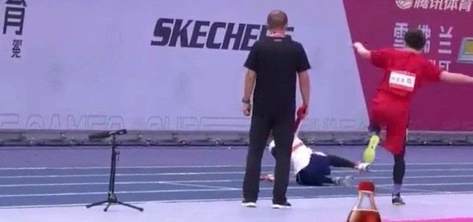 何洛洛回复王艺瑾,王艺瑾因为什么道歉的?