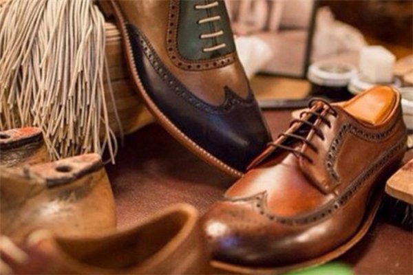 什么牌子的男士皮鞋比较好？该怎样选择？