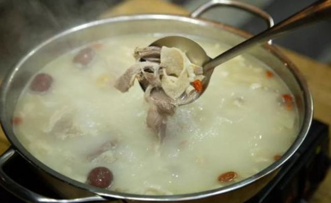 骨头汤羊肉汤白色是疋蛋质还是脂肪?