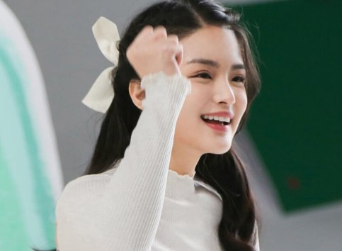 台湾陈昭荣转行做电商，其女儿长相酷似杨幂即将出道，对此你怎么看呢？