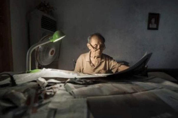 独居老人家中摔倒4天靠敲盆获救,他这几天是咋扛过来的?