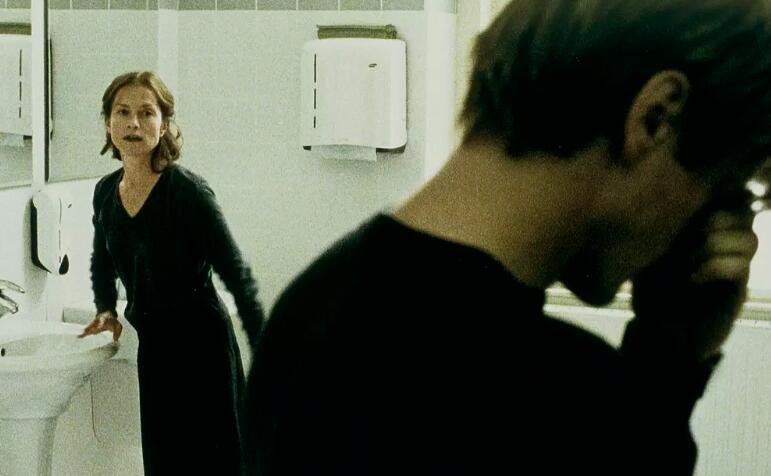 钢琴教师的内容简介