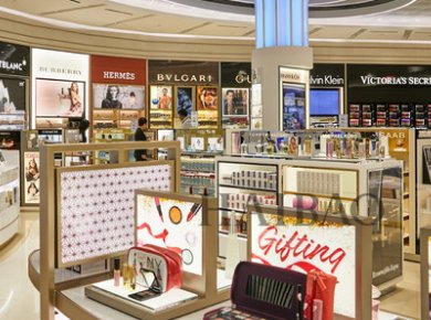 新罗免税店在哪儿啊？我在明洞附近，远不远？