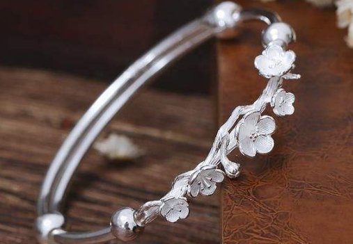 佩戴藏银手镯对人体好吗？