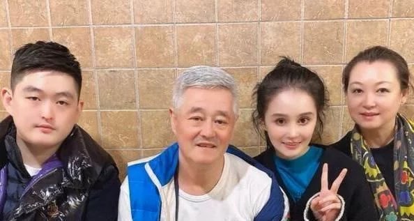 赵本山女儿自曝父亲出资为自己买房,她没有能力自己买房吗?