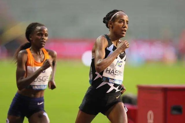 三项长跑世界纪录被打破,上一个世界纪录成绩是怎样的?